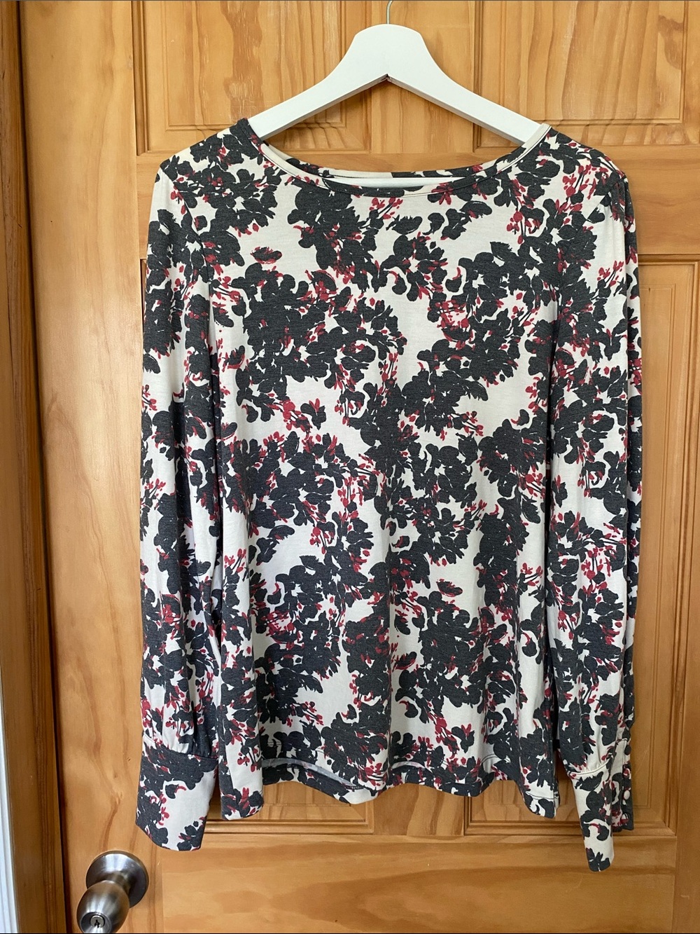 Tahari Black, White & Red Floral Long-Sleeve Crewneck Top NWOT